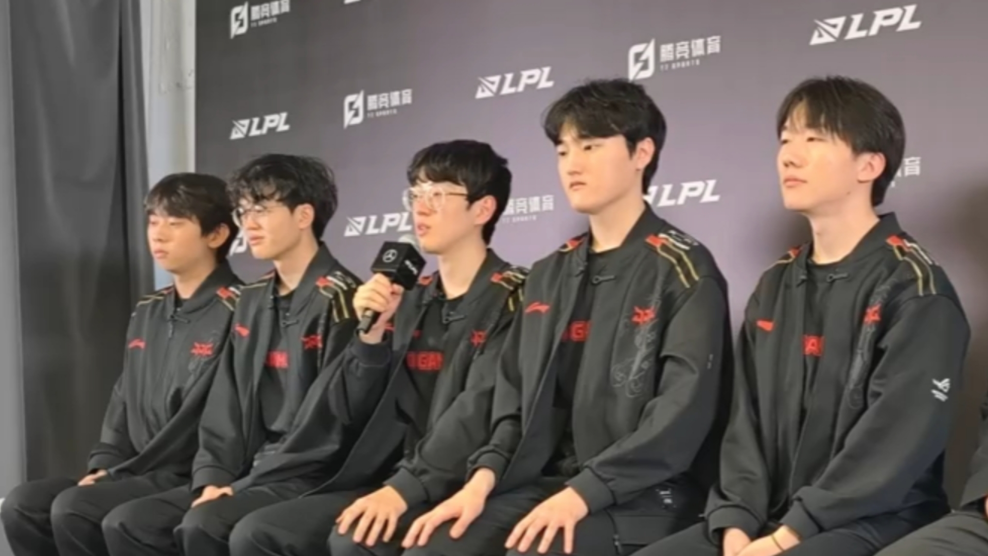 Scout焦点对战，阿扎伦卡与40激战德国队分钟，险胜胜负难料！(阿扎伦卡和萨巴伦卡)