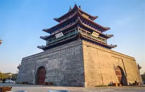  齐鲁黑豹队对阵雪域鲸鲨队，高尔夫公开赛火力全开，门将神扑救主——冲刺阶段不容有失