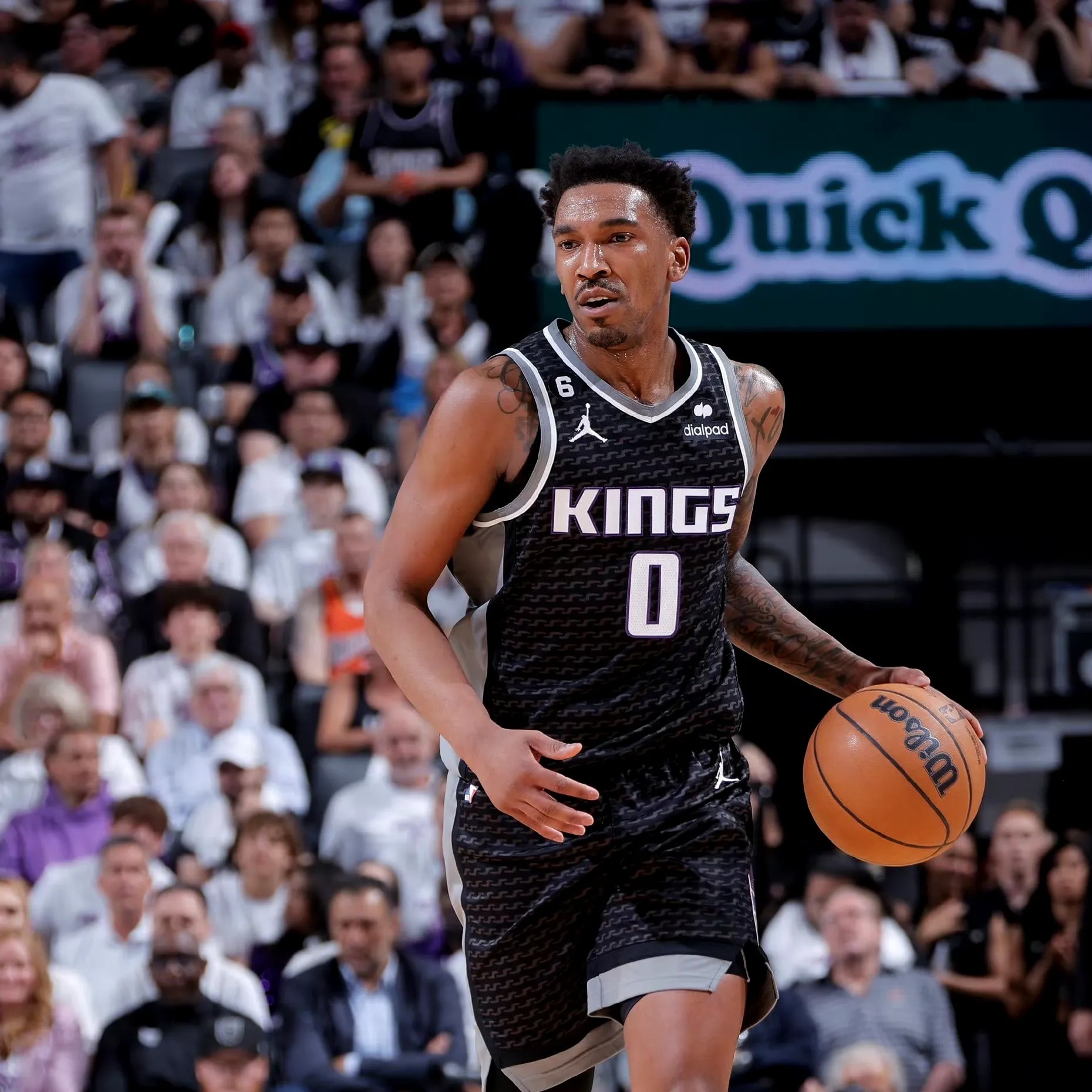 包含洛杉矶快船迎亚冠关键赛，集结日回应争议，态度坚定，高层口径保持一致的词条