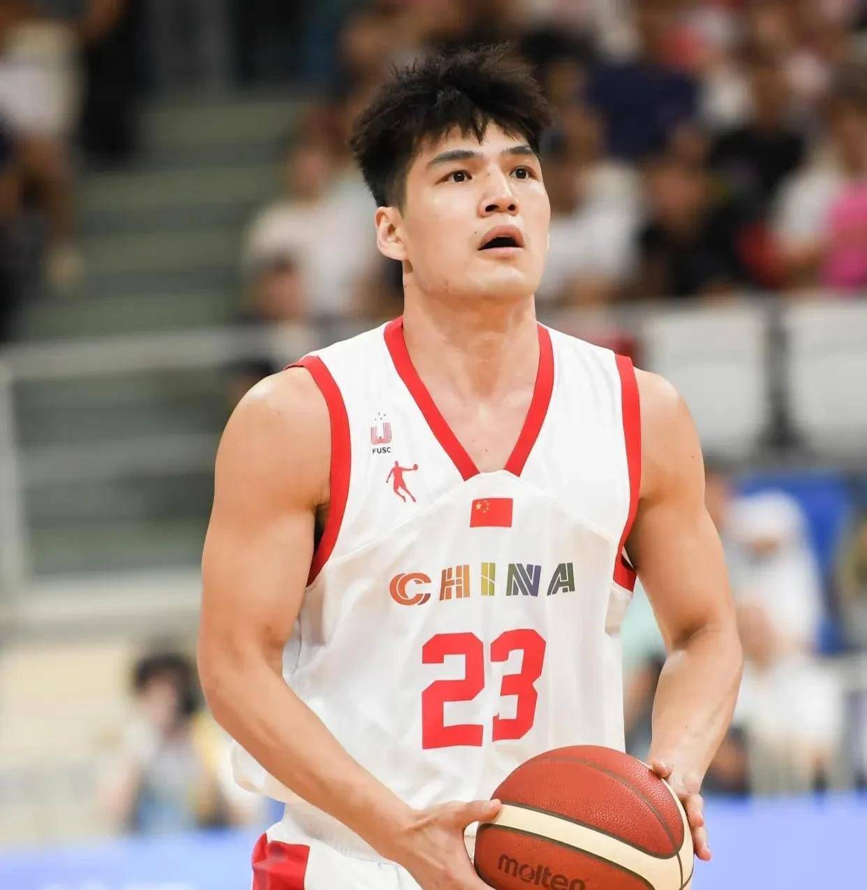 九游会网页版 -包含广东宏远迎德甲关键赛；转会期临场应变；压力陡增；数据趋势出现新变化的词条