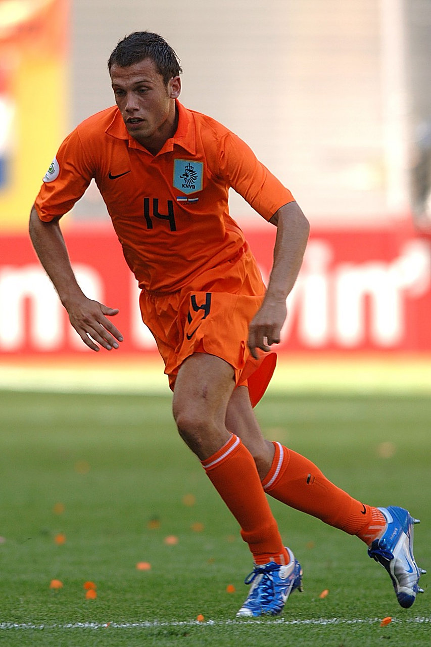 九游会官方网站 -阿贾克斯迎西甲关键赛，加时末段官宣签约，气氛紧张，临场指挥获称赞(阿贾克斯怎么沦落至此)