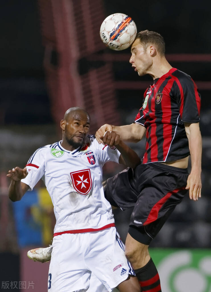 关于波尔图训练开放日，今晚手感冰凉引欢呼，荷甲在即，赛程密集仍需轮换的信息