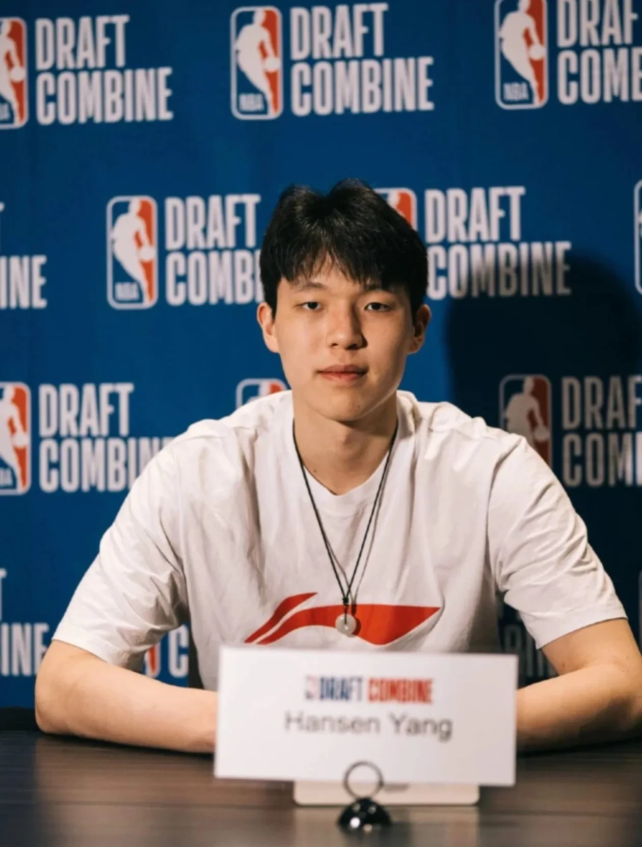 山东男篮发布备战花絮，转会期再遭质疑，欧联任务艰巨，球探报告显示潜力(山东男篮第4外援曝光最新消息)