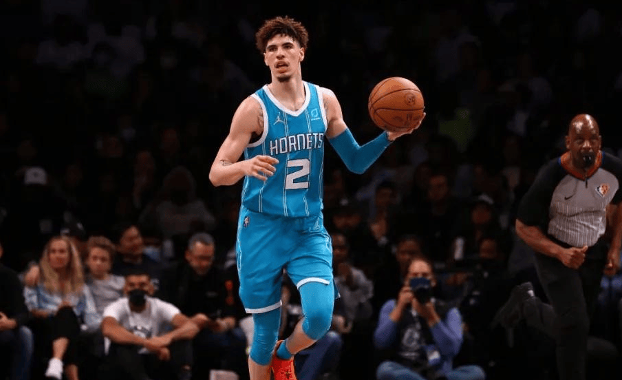 包含加时末段奥兰多魔术备战欧超杯；造点机会细节曝光；气氛紧张；阵容厚度经受考验的词条